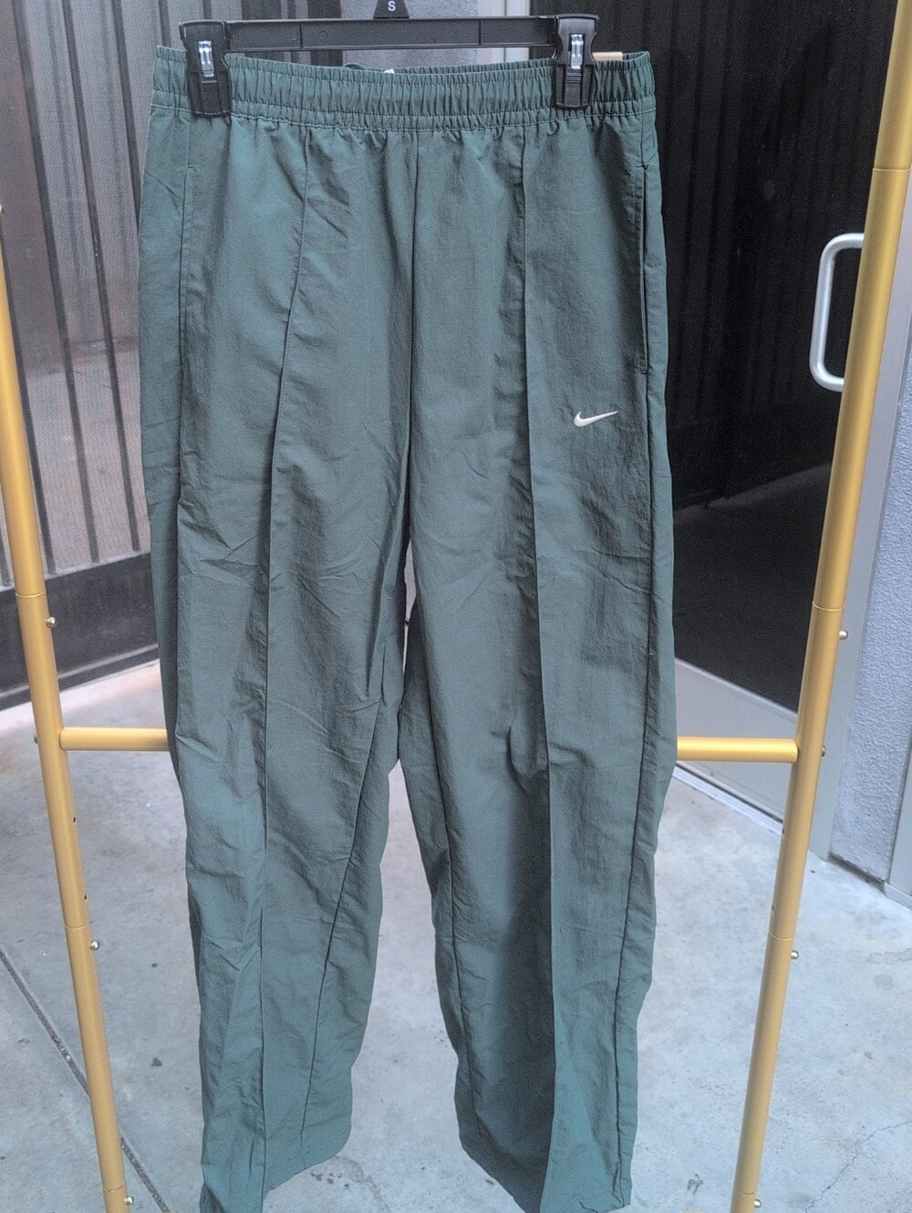 Nike Sportswear Everything WovensWomen's Mid-Rise Open-Hem Trousers Size Small
